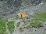 A Caltun tó mellett van egy refuge 2100m körül.