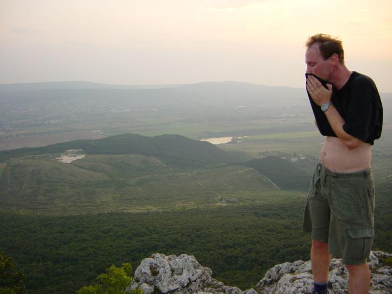 Meggondolta magát, és leizzadt.