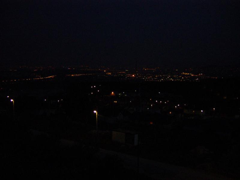 Budapest sötétben.