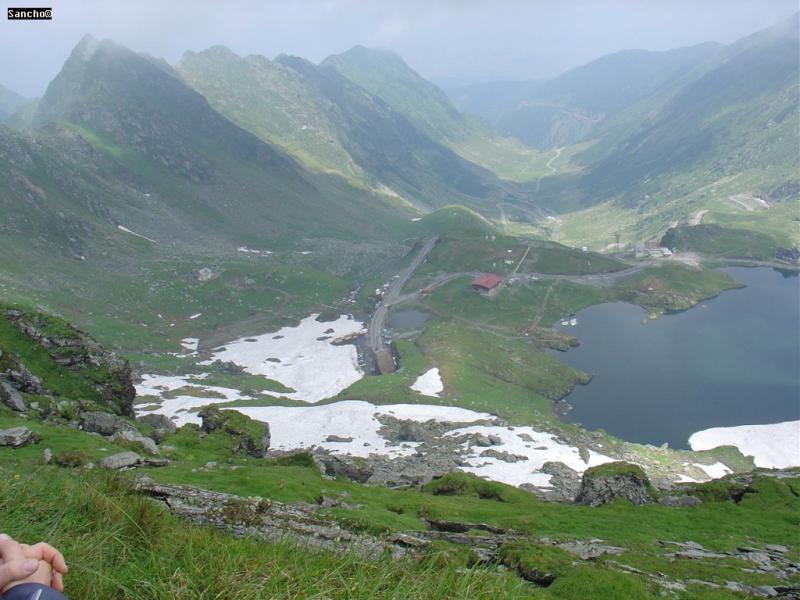 Az a pirosas tető a szállásunk. Tőle 