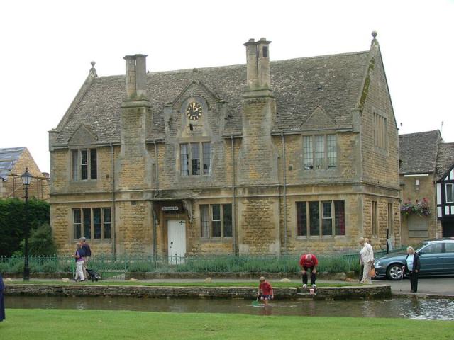 Bourton-on-the-Water 01