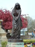 22 Lady Macbeth statue.jpg